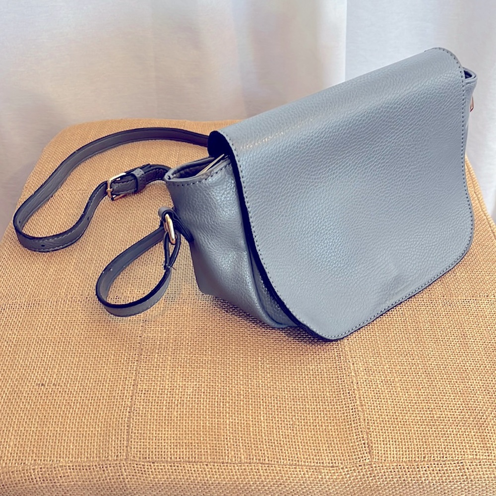 gray purse